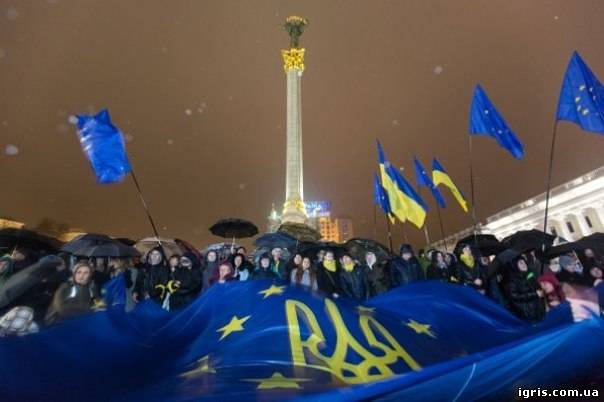 На Европейской площади устанавливаются палатки, началась бессрочная акция протеста