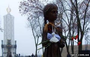 В Киеве возле Мемориала жертвам Голодомора в Киеве почтить память погибших
