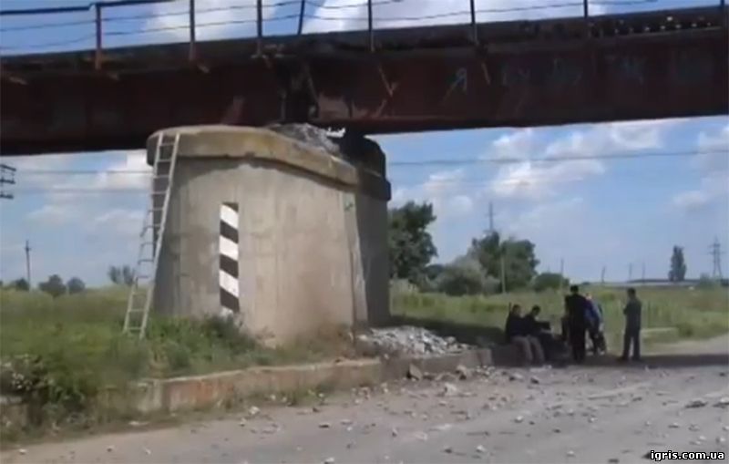 Вибух моста в Запорізькій області: відео з місця подій