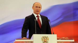 У Львові під посольством РФ співали про Путіна і палили його портрети