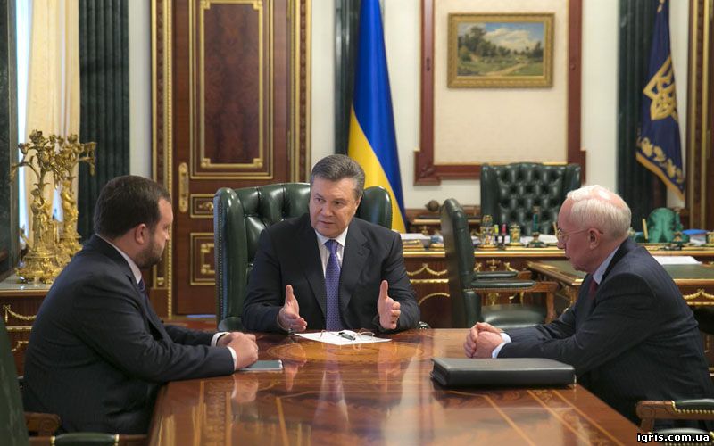 Януковичу, Азарову і Арбузову подякували за поліпшення життя
