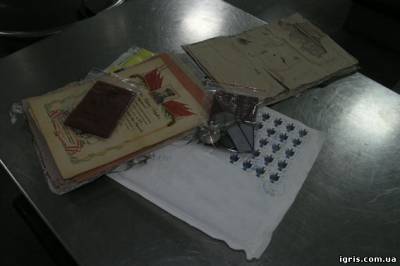 До Естонії незаконно прямували бойові нагороди та подяки часів Великої вітчизняної війни а до США -- срібні російські монети 1767-1913 років
